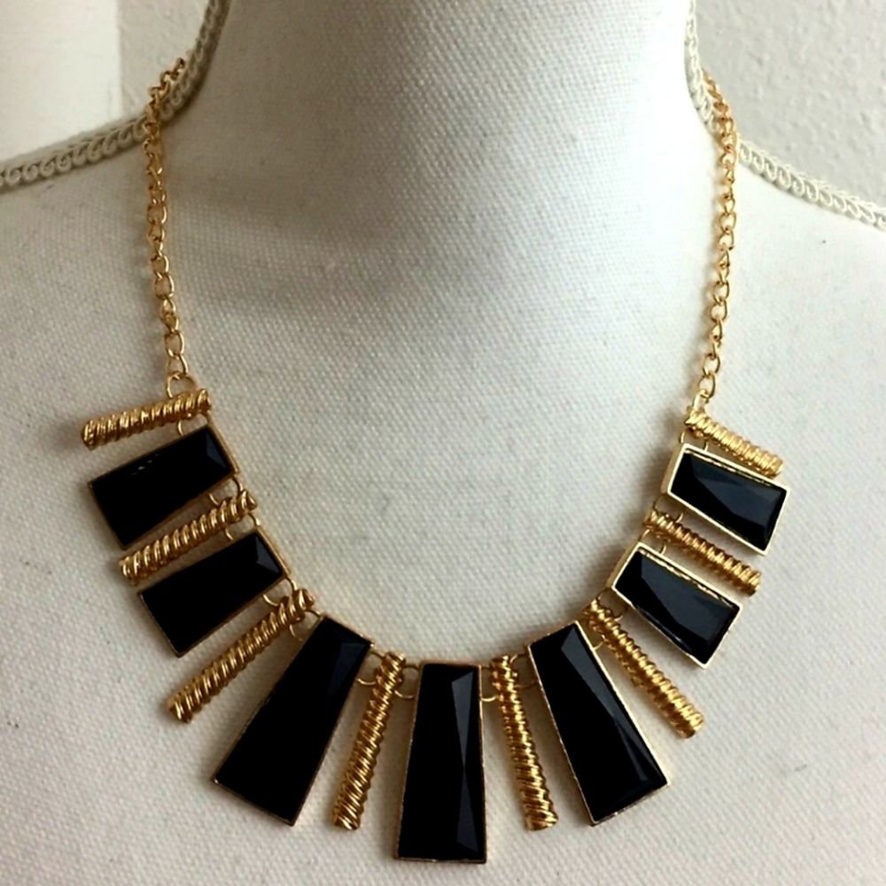 FASHION BLACK STATEMENT NECKLACE